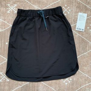 NEW w/detached tag Lululemon On the Fly skirt